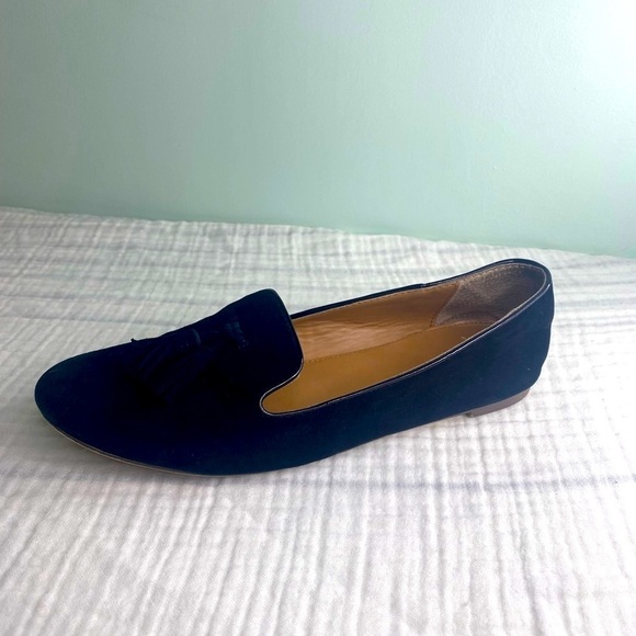 Women's J Crew Black Leather Loafers With Tassels Size 8 Flats Slip On - Picture 1 of 15